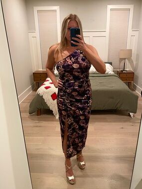 Saylor Niama Velvet Midi Dress